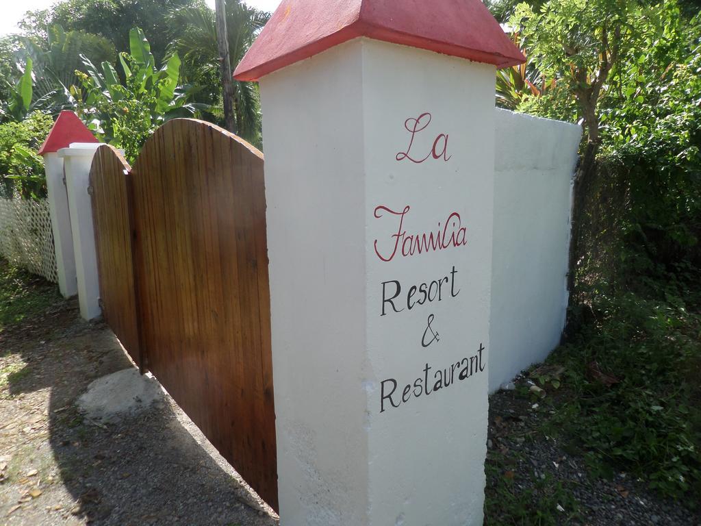 La Familia Guest House And Natural Farm Port Antonio Kültér fotó